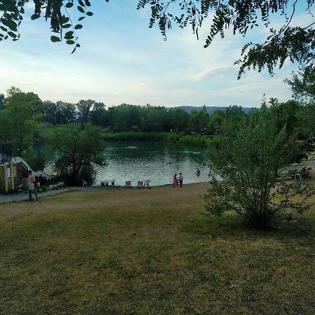Camping Homair Domaine Des Iscles Mobil-Home Climatise La Roque-d'Antheron Exterior foto