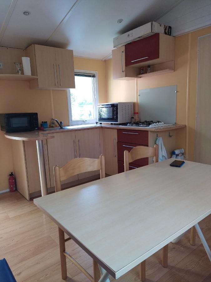 Camping Homair Domaine Des Iscles Mobil-Home Climatise La Roque-d'Antheron Exterior foto