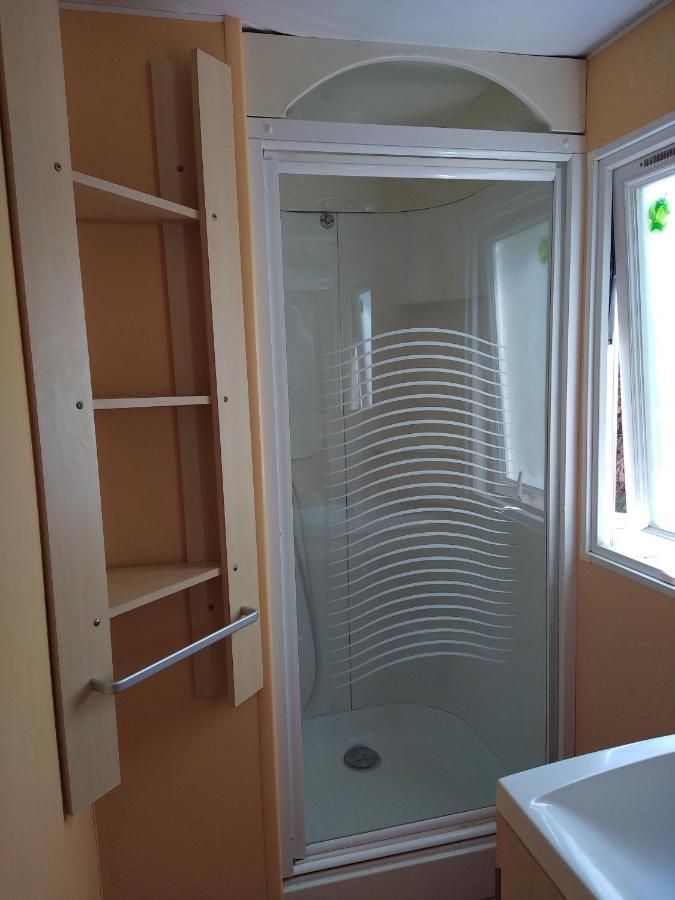 Camping Homair Domaine Des Iscles Mobil-Home Climatise La Roque-d'Antheron Exterior foto
